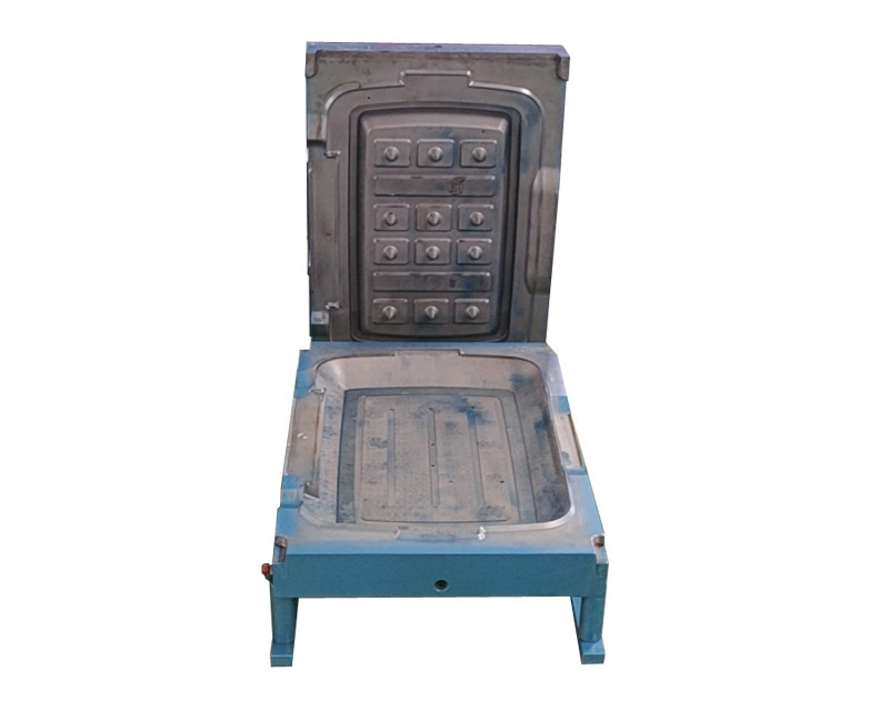 BLOW MOULD