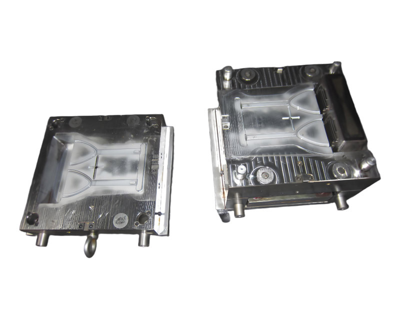 Mud compactor mould